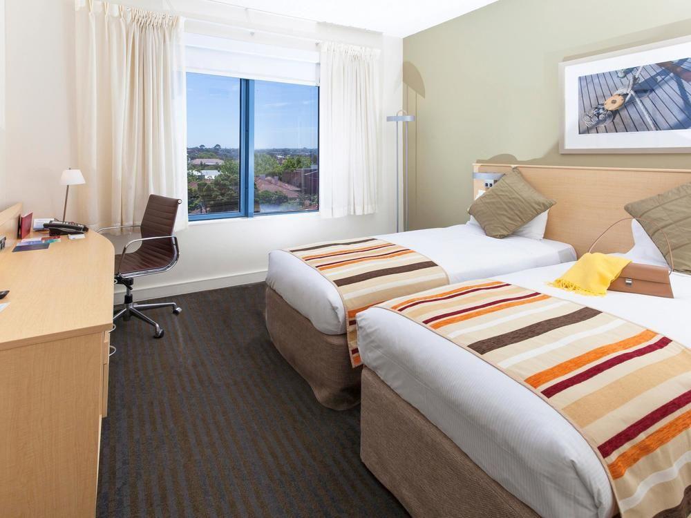 Novotel Melbourne St Kilda Exterior photo