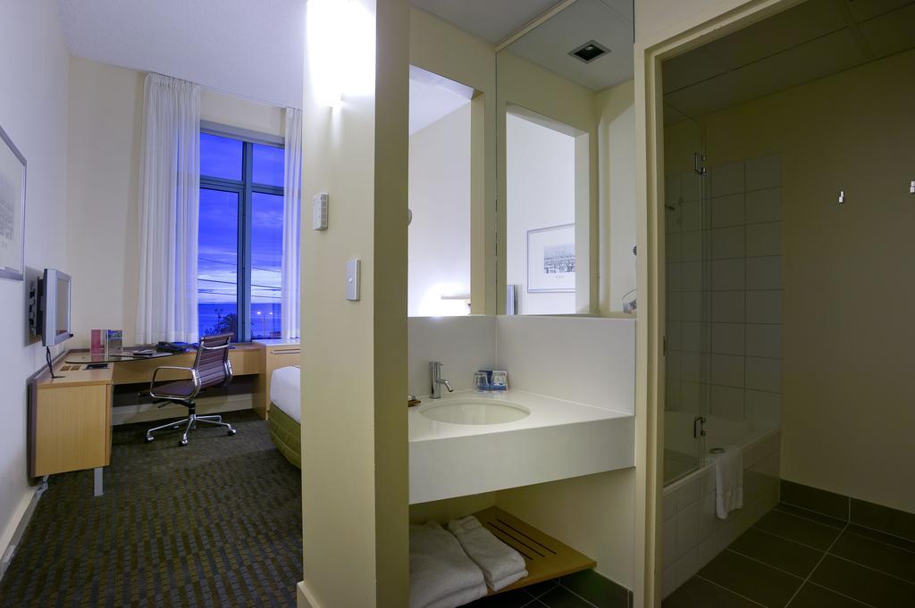 Novotel Melbourne St Kilda Exterior photo